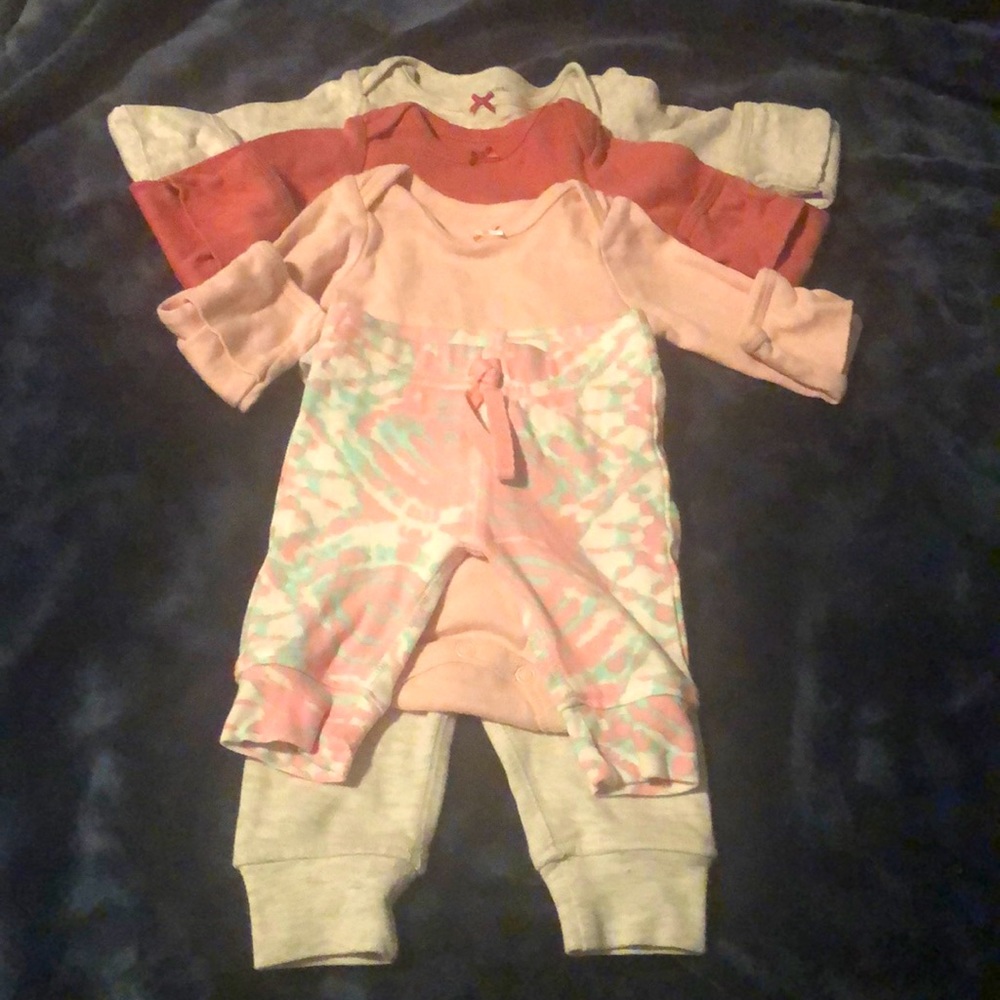 Baby girl Newborn Essential bundle SZ. Newborn